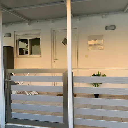 Serenity House Semesterbostad *